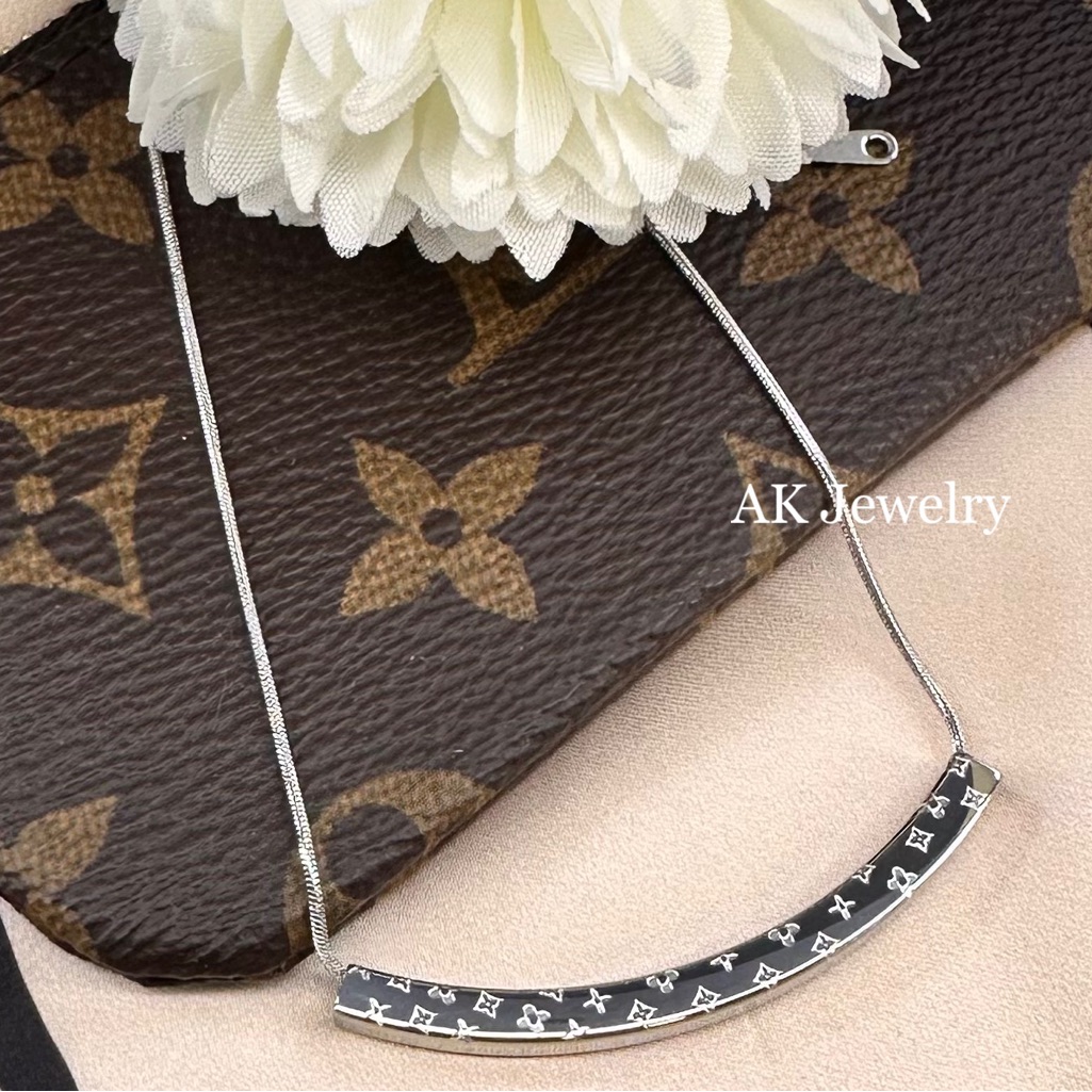 18k Luxury Bar Necklace White Gold Plated, Round, 18” Snake Chain Motif